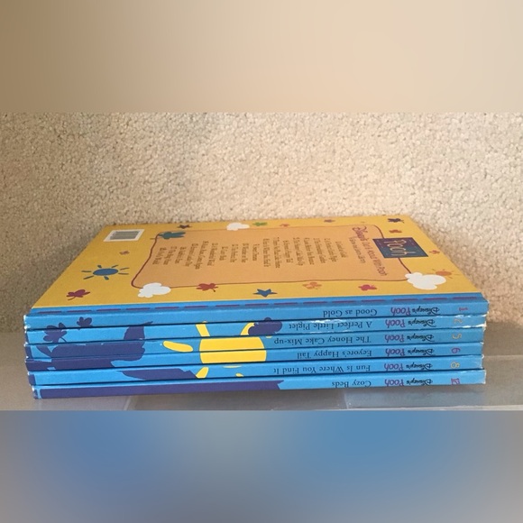 6 Volumes Out & About With Pooh-A Grow and Learn Library - Picture 13 of 16